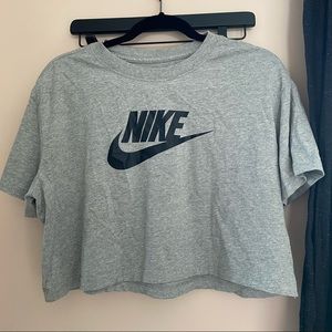 Nike crop top 💜